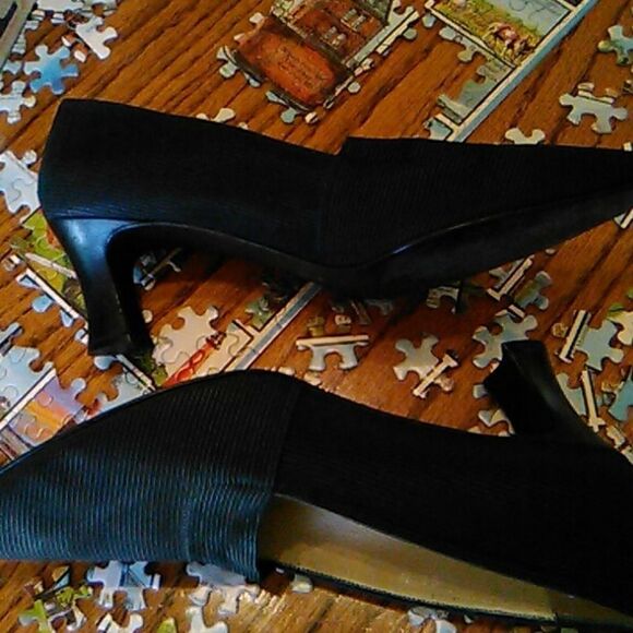 Larry Stuart Black Fabric Heels - Picture 4 of 12